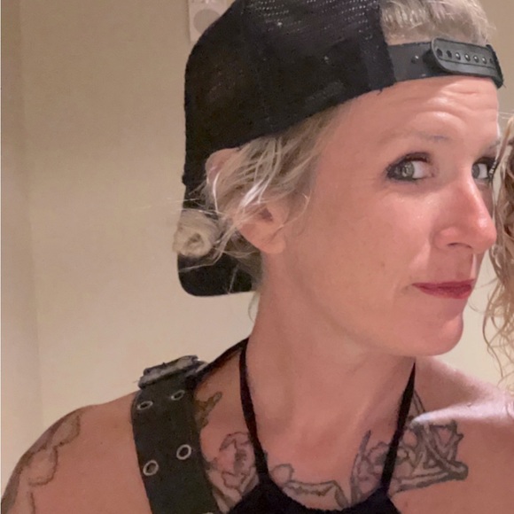 Tanya here, lover of fashion vintage wear! - Picture 10 of 14